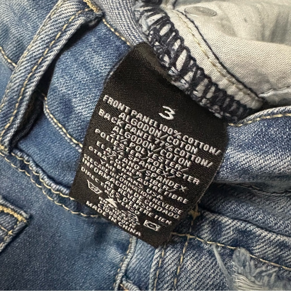 Fashion nova size 3 capri style distressed jeans - Picture 8 of 11